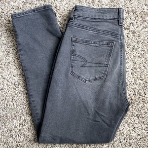 American Eagle mom jean